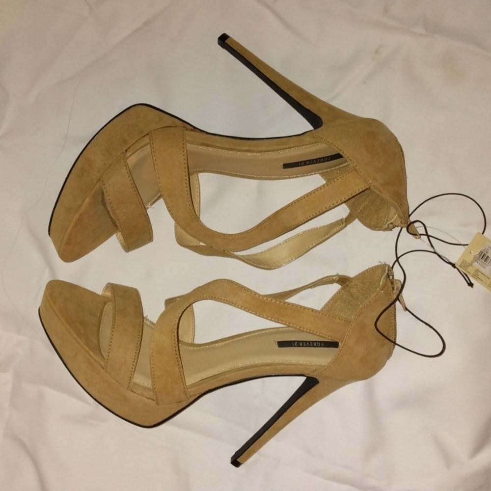 NWTs, Forever 21 NWTs size 8 Tan, heel sandals